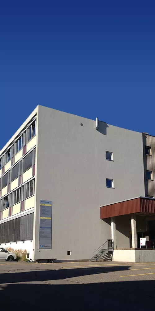 Lager und Werkstatt der Marcel Senn GmbH an der Bergstrasse 15 in Hinwil-Hadlikon